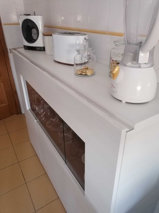 Aparador / louceiro de 3 portas e 1 gaveta