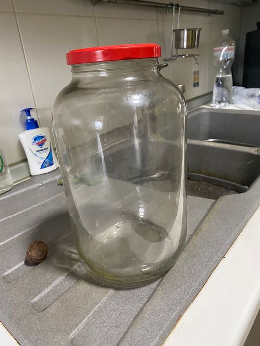 Продам 4 банки большие для консервации с крышками