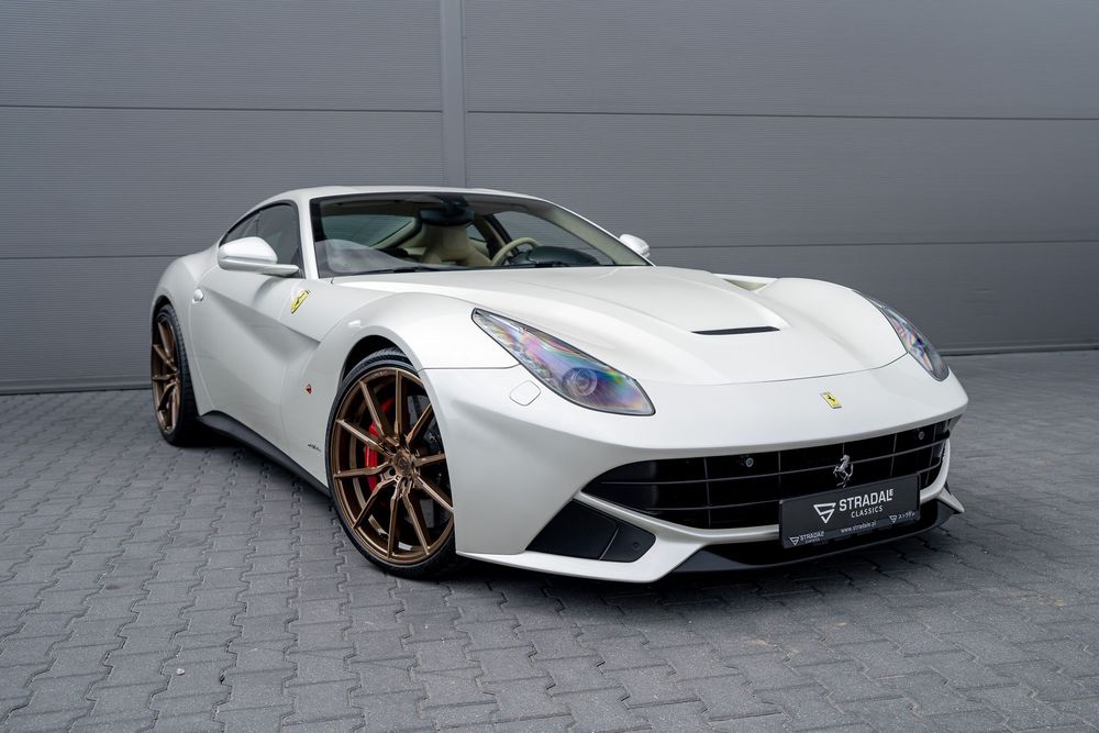 Ferrari F12 Berlinetta 2013 photo 2