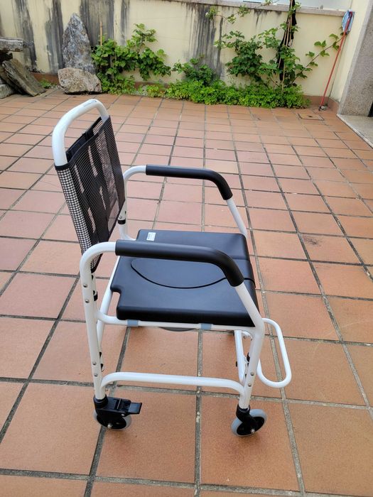 Cadeira de Rodas Invacare Alumínio c/Balde - Nova (Nunca Usada)