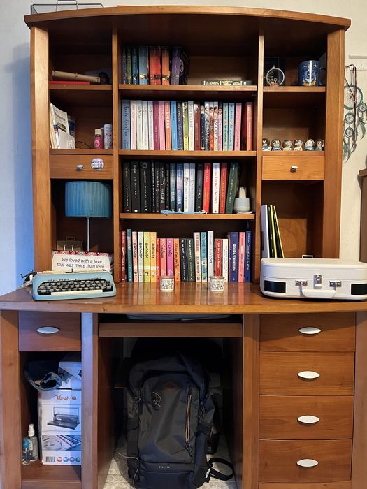 Secretaria com estante