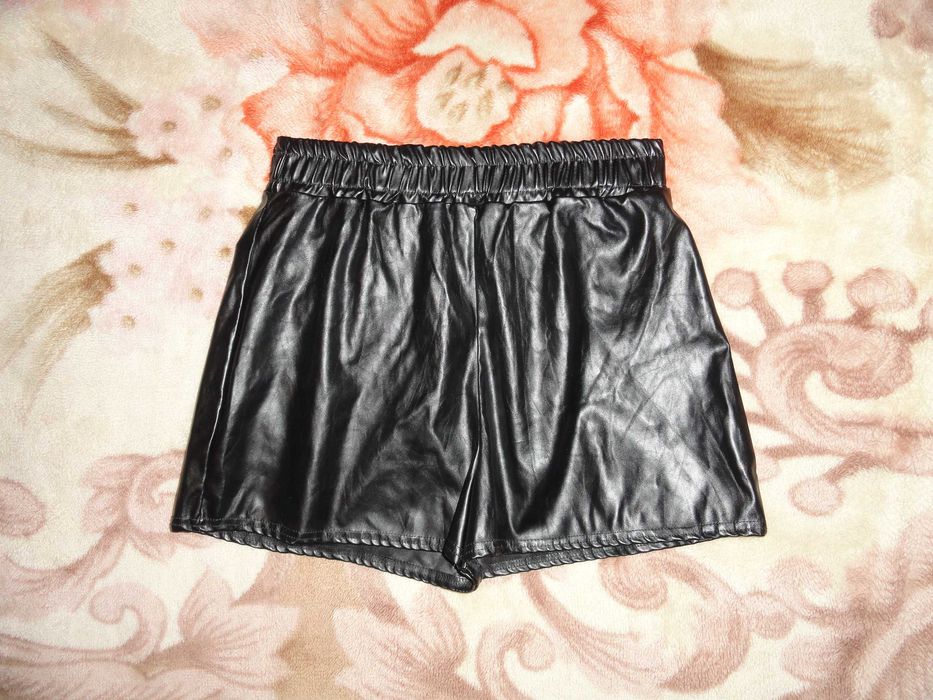 Трендовые кожаные шорты «I Saw It First» (р.S/M эко кожа)