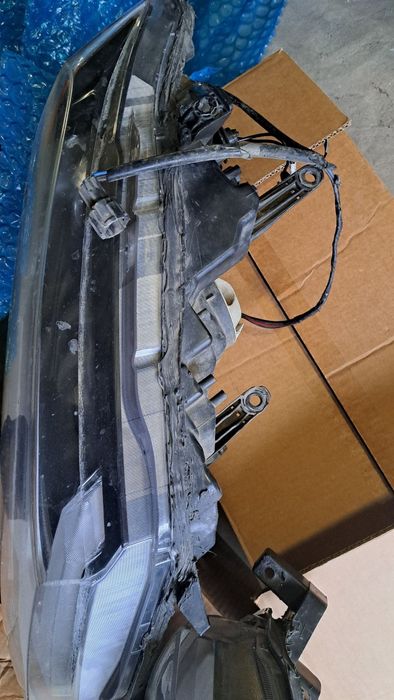 Продам  передние фары Nissan Rouge