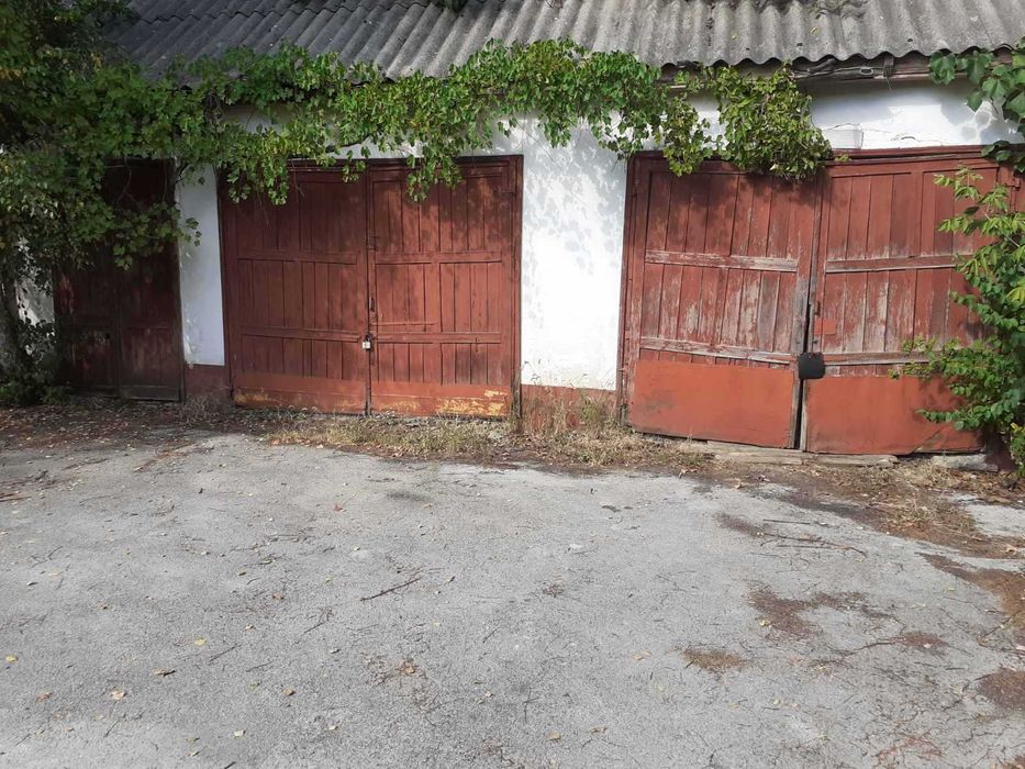 Продається адмінбудинок (літ. А), гараж м. Сокиряни, вул.Гастелло, 6-А