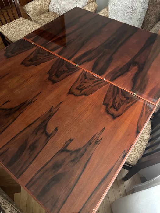 Стіл розкладний,дуже красиве дерево