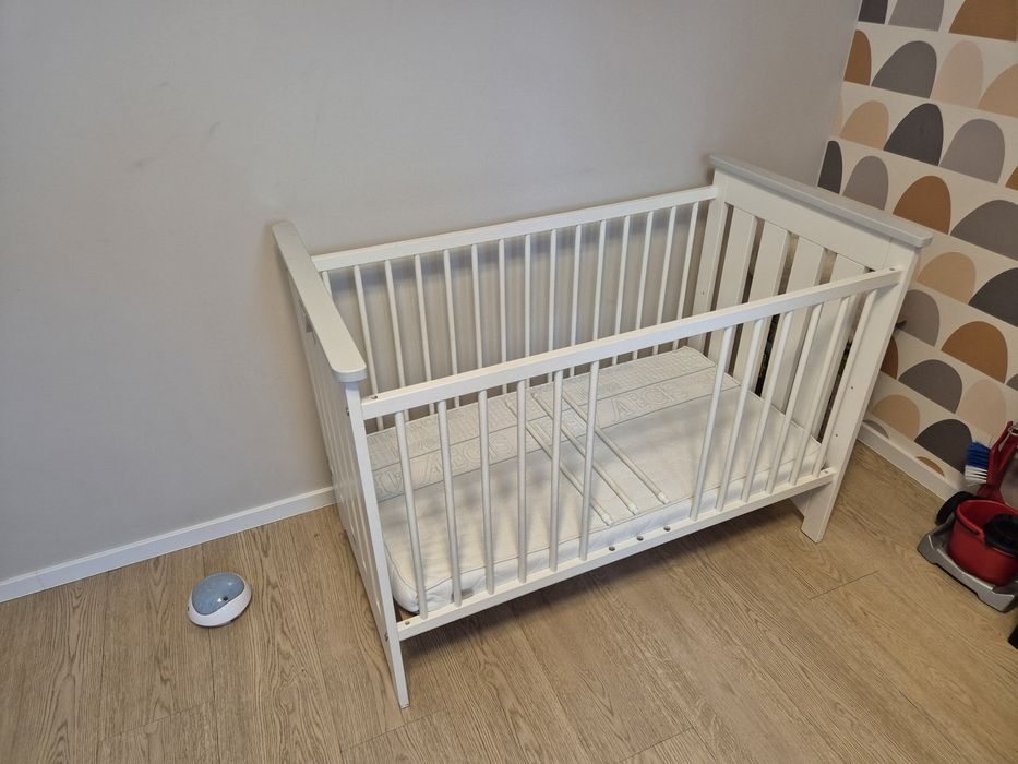 Drewniane łóżeczko dla niemowląt 120x60cm Lorenzo III biało-szare