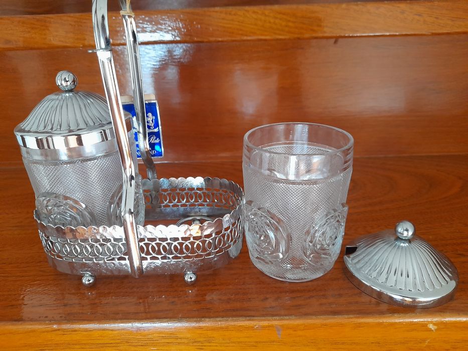 Conjunto frascos p/ doce em Prata cromada.