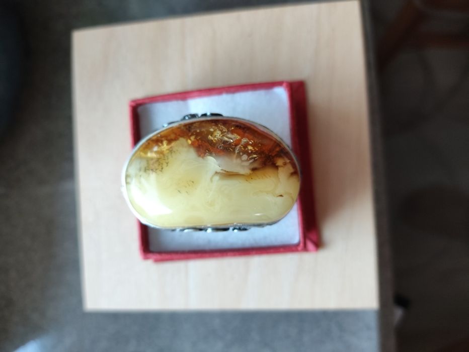 Srebrny pierścionek z bursztynem srebro pierścień artystyczny