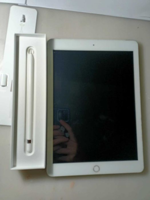 iPad plus pencil, 6 generacji