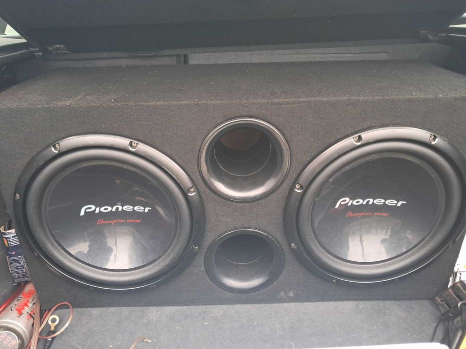 Sprzedam skrzynię basową ,wzmacniacz  kondensator odbiór własny