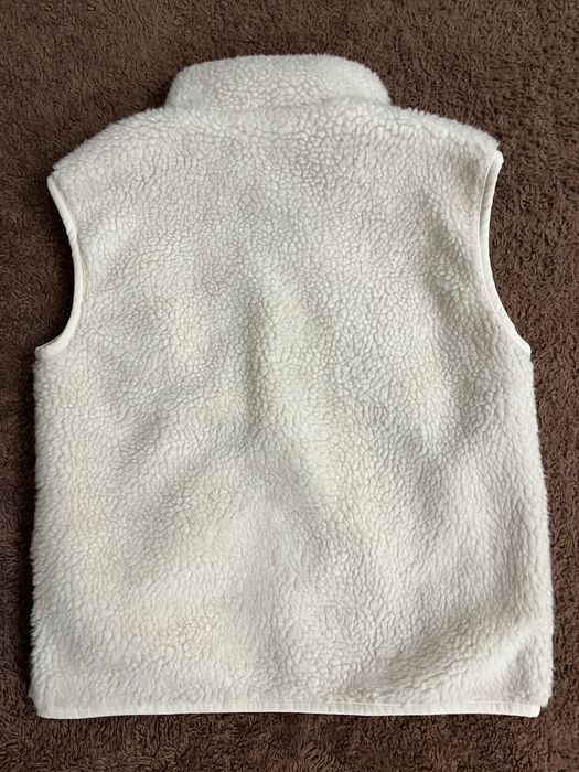 Жилетка на синтепоне 122-128;жилетка весенняя,желетка молочная,жилетка