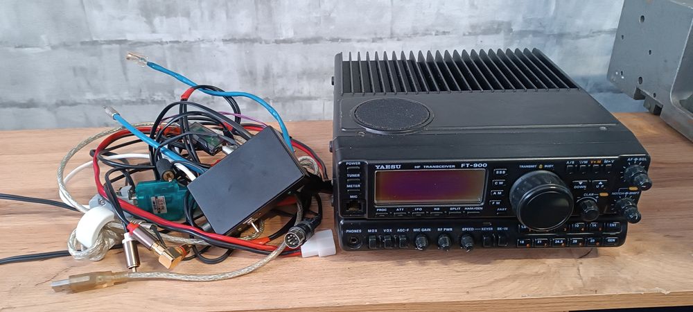 КВ трансивер Yaesu FT900
