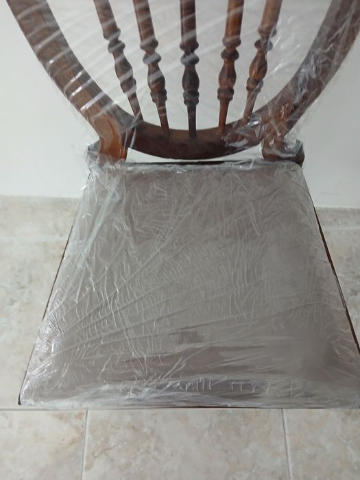 Cadeira  em madeira quinane