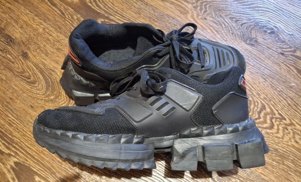 Продам женские кроссовки лето/весна/теплая осень 25,5-26 см