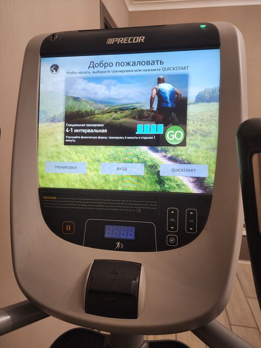 Велотренажер вертікальний професійний Precor