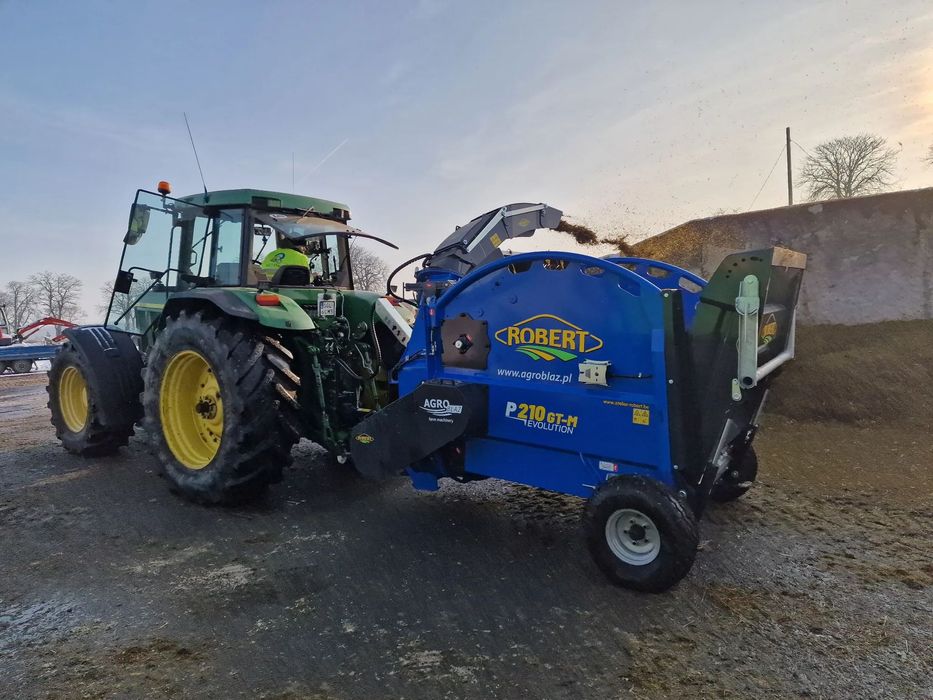 Ścielarka/ Rozdrabniacz słomy P210GT-M  Rozdrabniacz słomy/ Ścielarka do słomy/ Rozwijarka bel