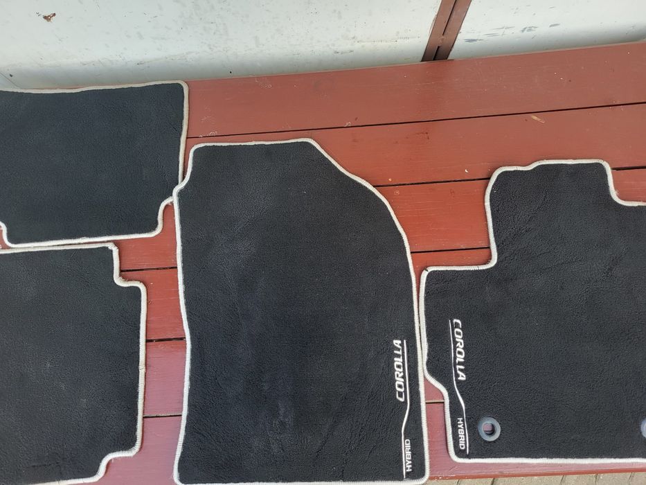 Dywaniki welurowe Toyota Corrola Hybrid 2019