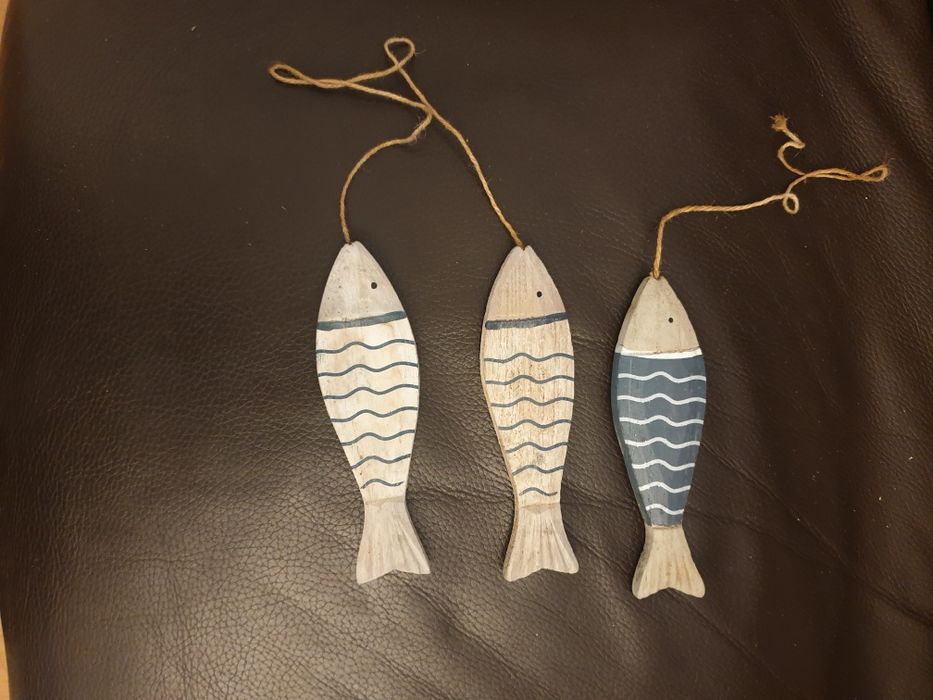 Peixes em madeira