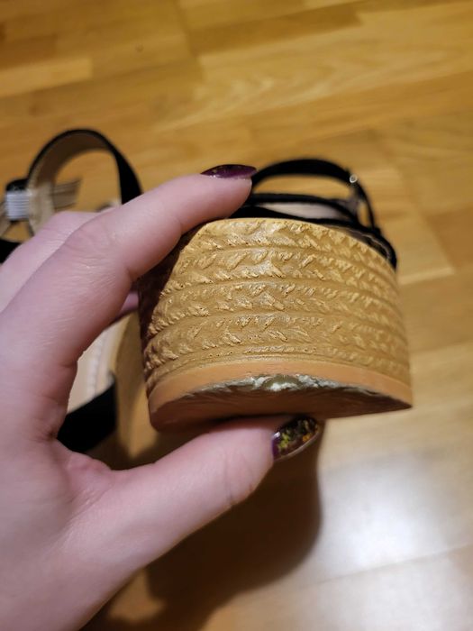 Buty na koturnie
