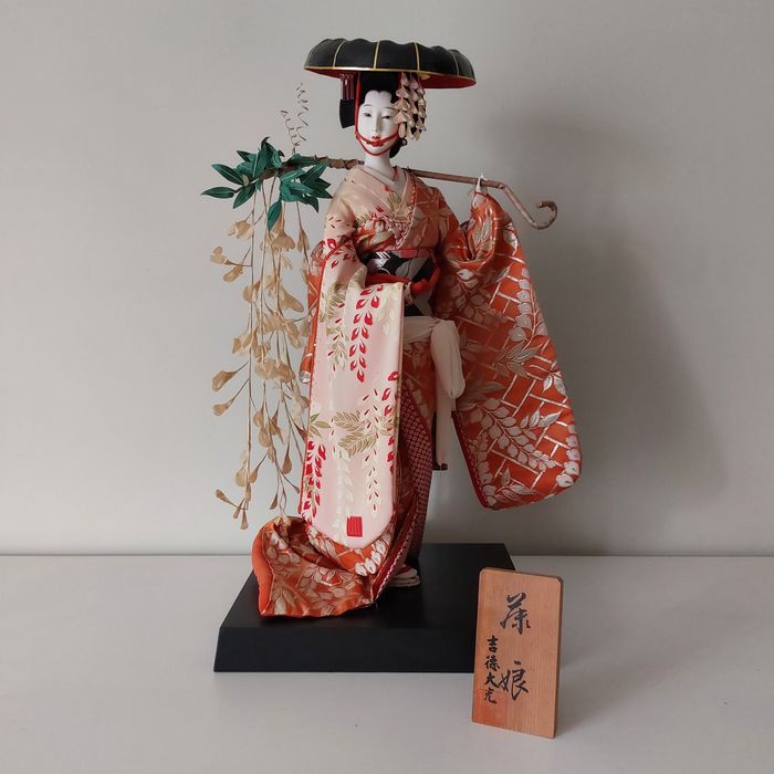 Boneca cerâmica japonesa