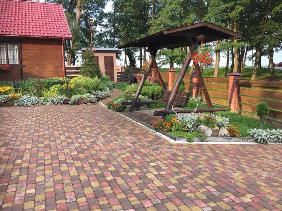 Продаж комерційного приміщення біля озера в м.Тлумач