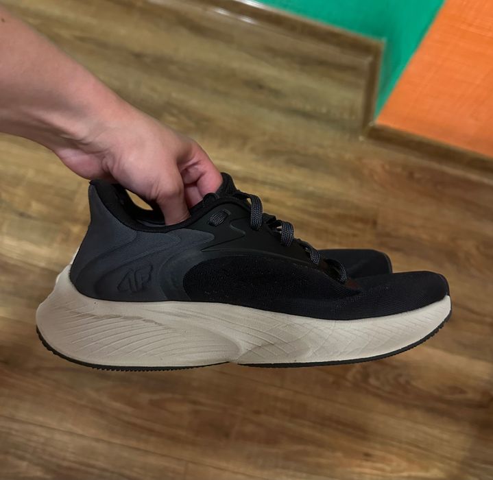 Бігові кросівки 4F 37 розміру