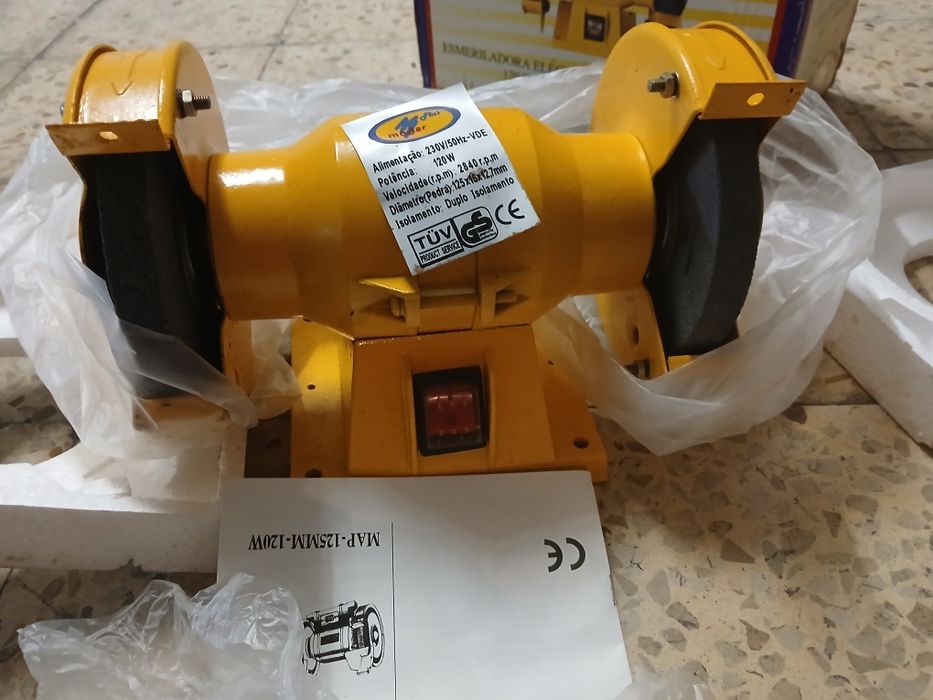 Esmeriladora eléctrica.