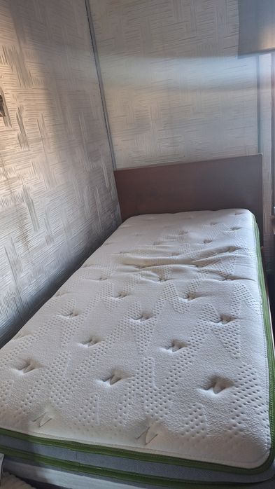 Cama de solteiro e colchão