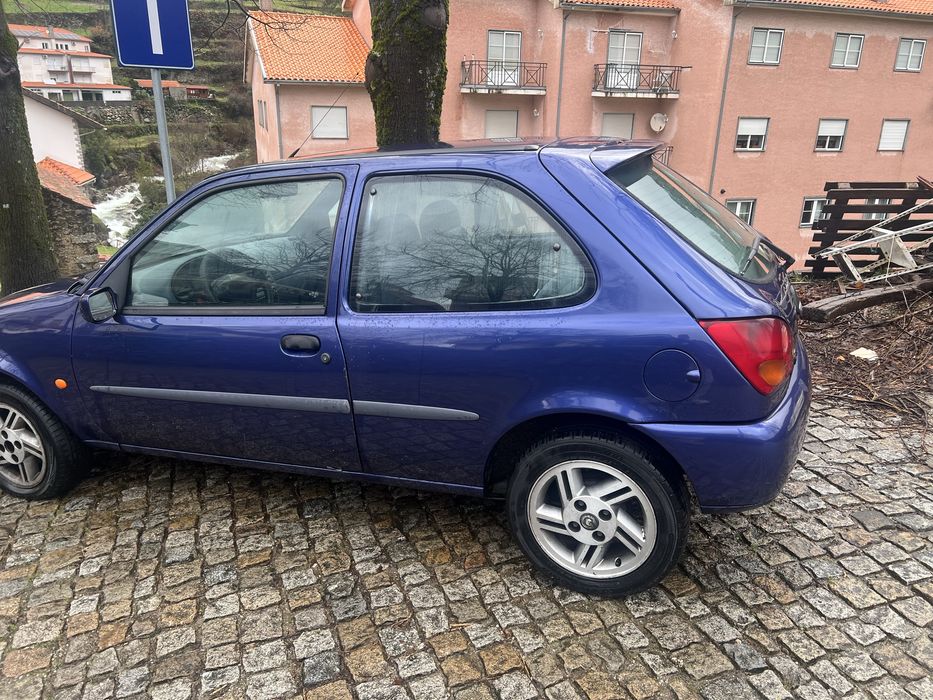Ford fiesta 3 portas , inteiro