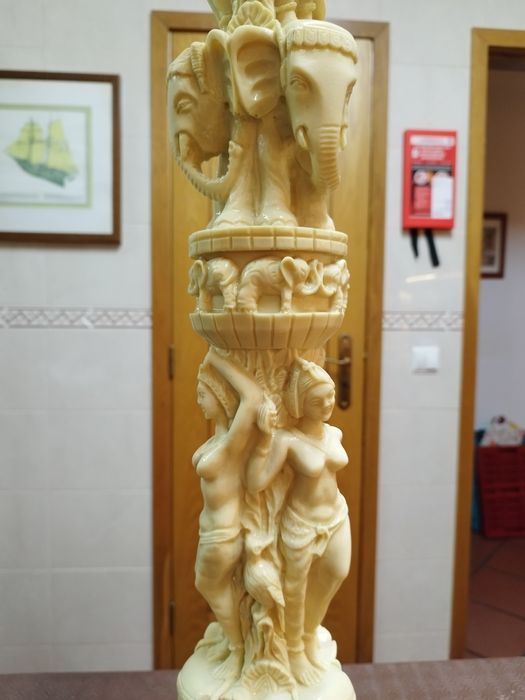 Coluna, pedestal, floreira decorativa