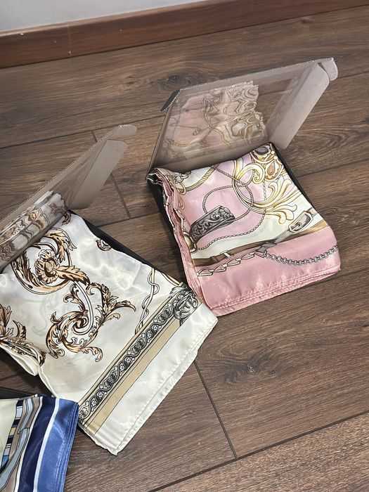 Дуже гарні шовкові платочки 90*90 см