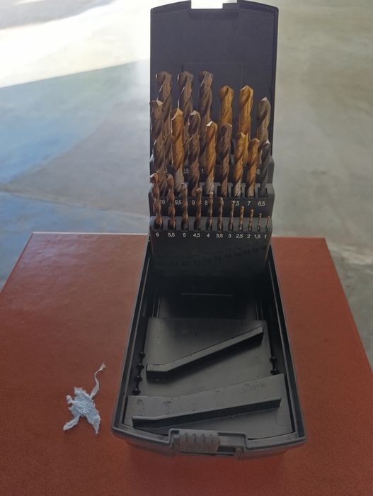 Caixa brocas HSS.