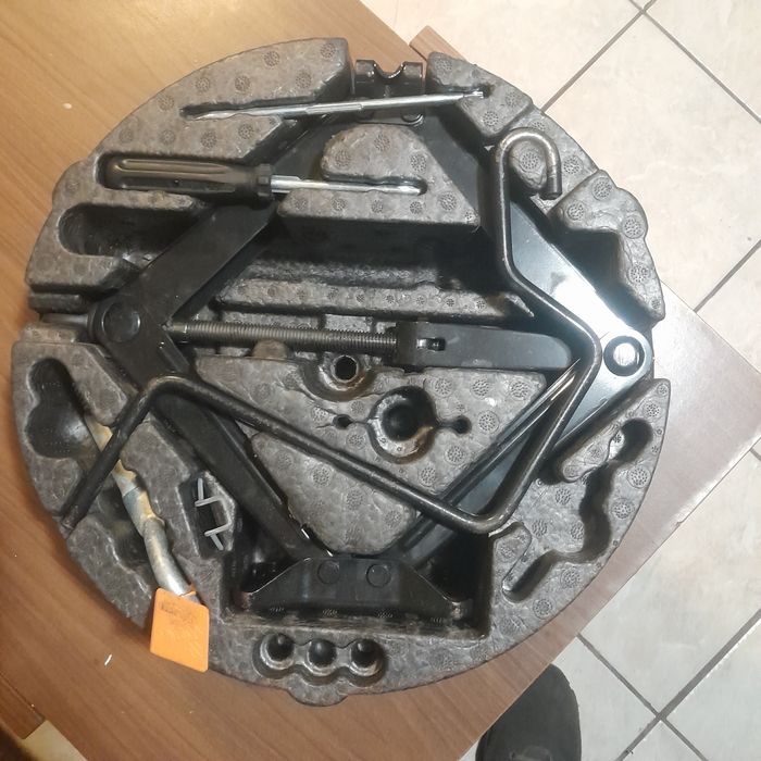 Домкрати: WV.ford. пежо, рено, лексус,сітроєн, ауді, опель,авео,шкода.