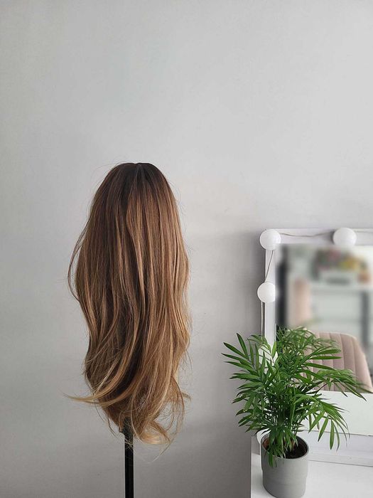 Nowa peruka z boczną grzywką fale pasemka sombre