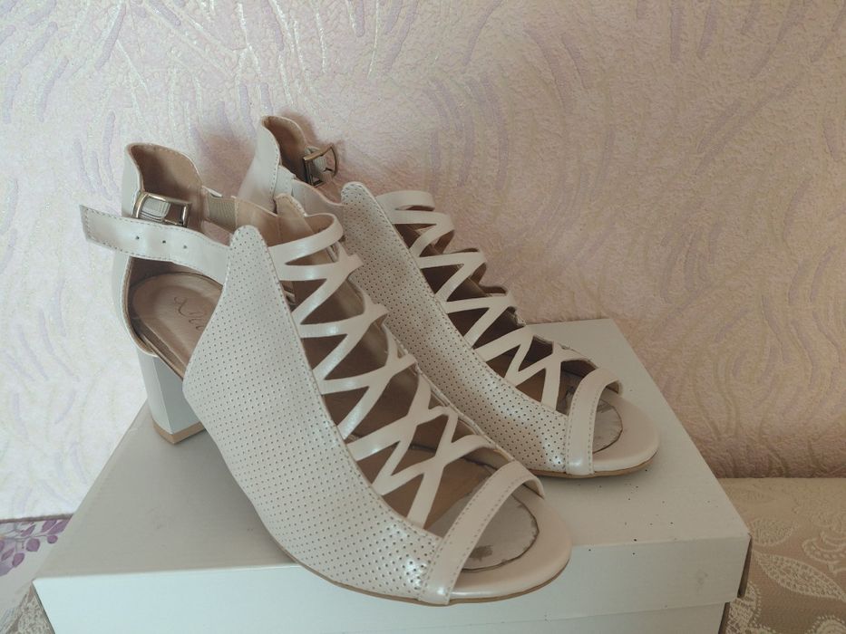 Босоніжки шкіра, виробництво Польща