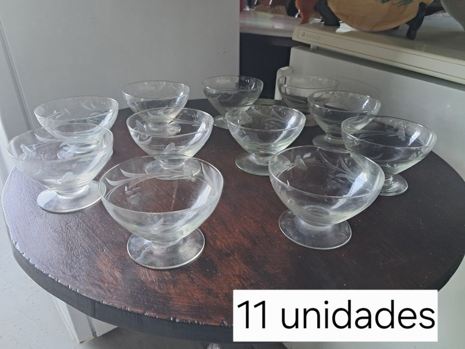 Onze taças  de champanhe ou sobremesa antigas