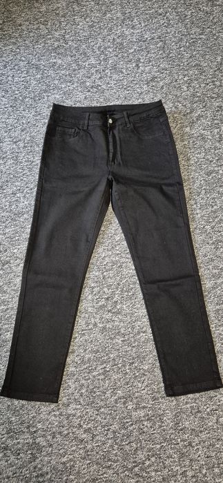 Nowe. Czarne spodnie jeansowe.