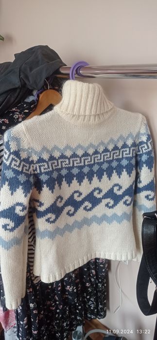 Продам!Натуральний шерстяний світер