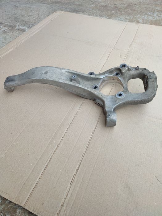 Поворотний кулак Jeep Grand Cherokee