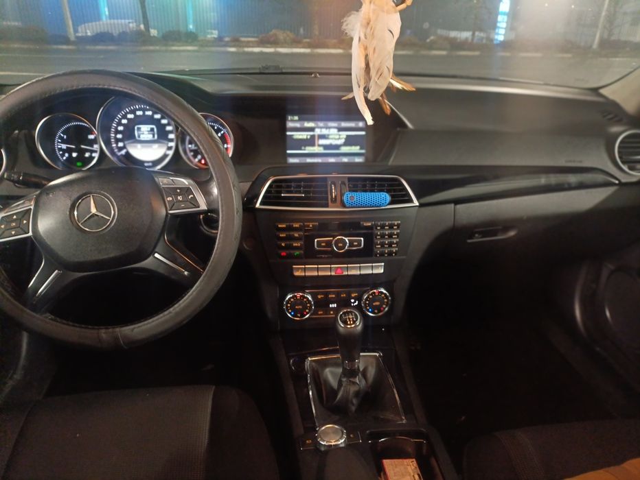 Mercedes c 220 .