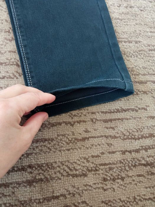 Джинсы женские с белой строчкой