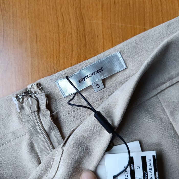 Soyaconcept 36 S piękna nowa spódnica damska miękka a'la zamsz wiosna