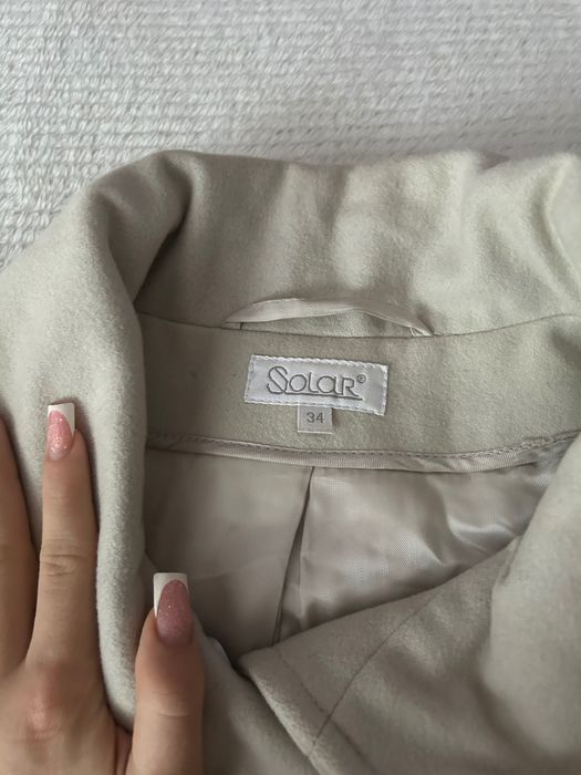 Wełniany płaszcz damski elegancki kokardka beżowy stylowy