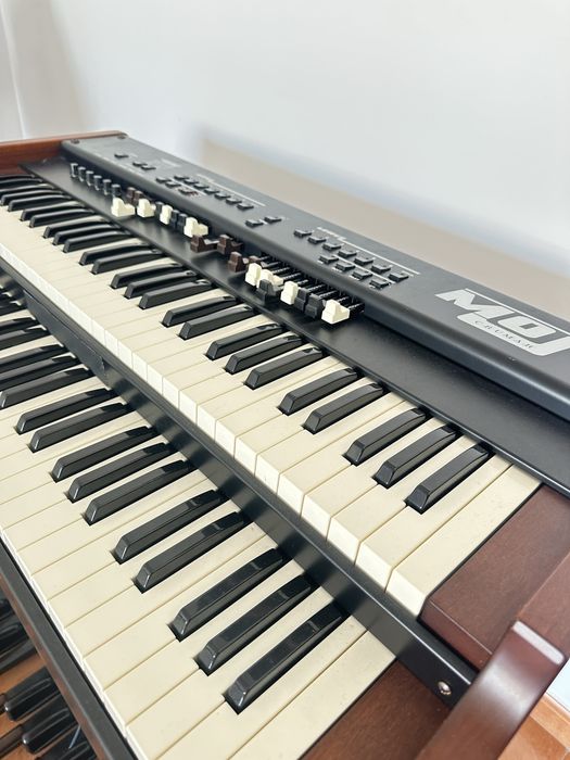 Crumar Mojo Classic + Pedal Roland PK-5