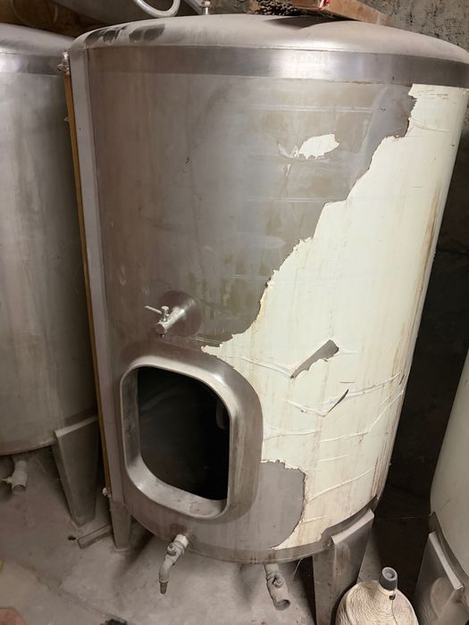 Cubas de vinho em muito bom estado