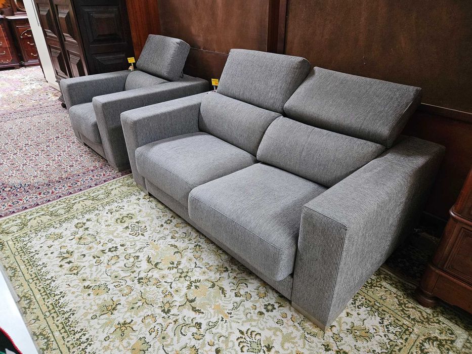 Sofá chaise long de dois lugares - Sem zonas rasgadas ou danificadas