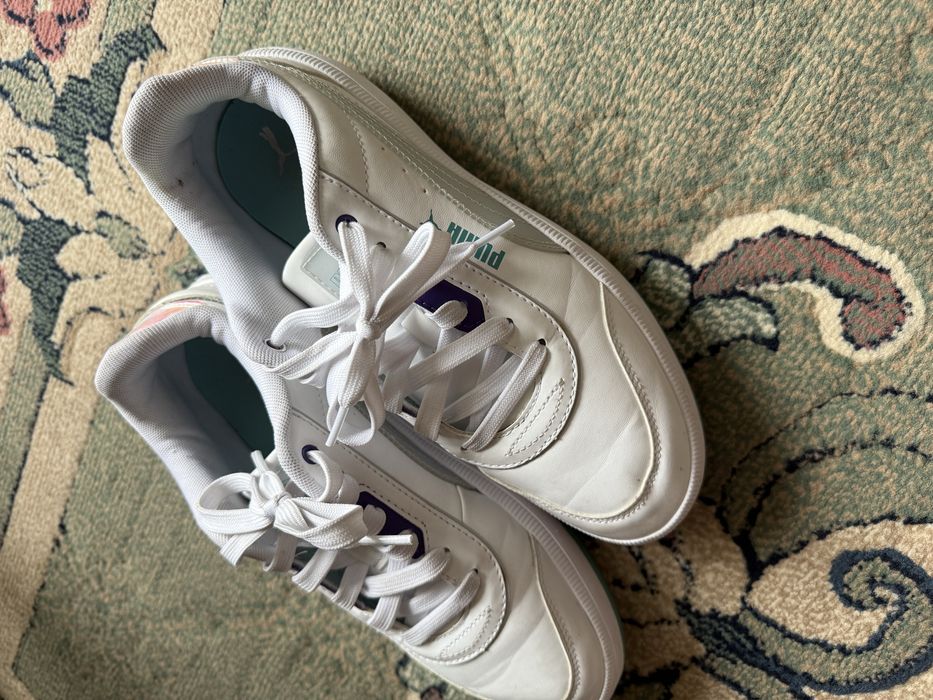 Жіночі кросівки