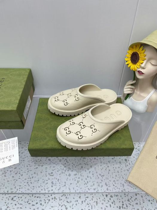 Gucciego Klapki damskie, nowe