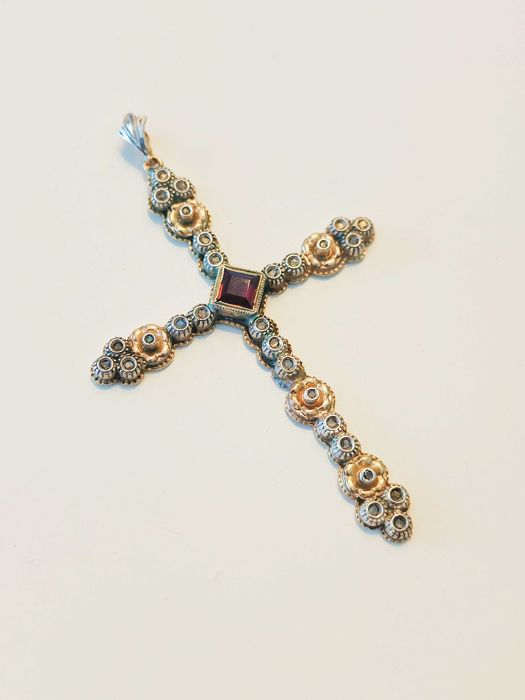 Cruz Prata e Ouro Ametista Diamantes