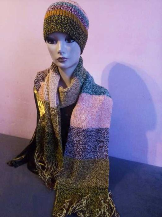 Piękny Komplet Szalik z czapką zrobiony na drutach